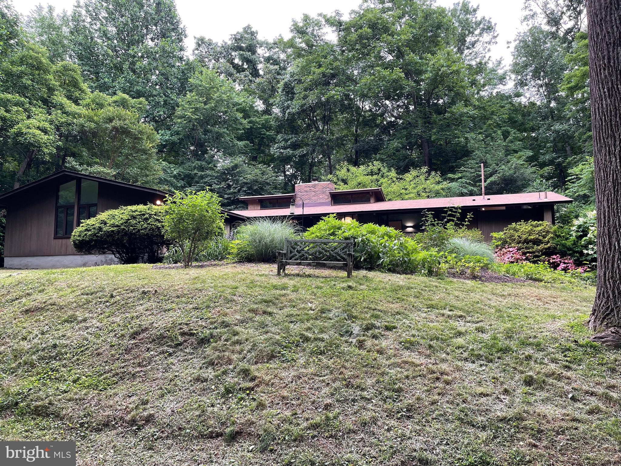 9218 Jeffery Road Great Falls, VA 22066 - Photo 6 of 40 Gallery Image 6