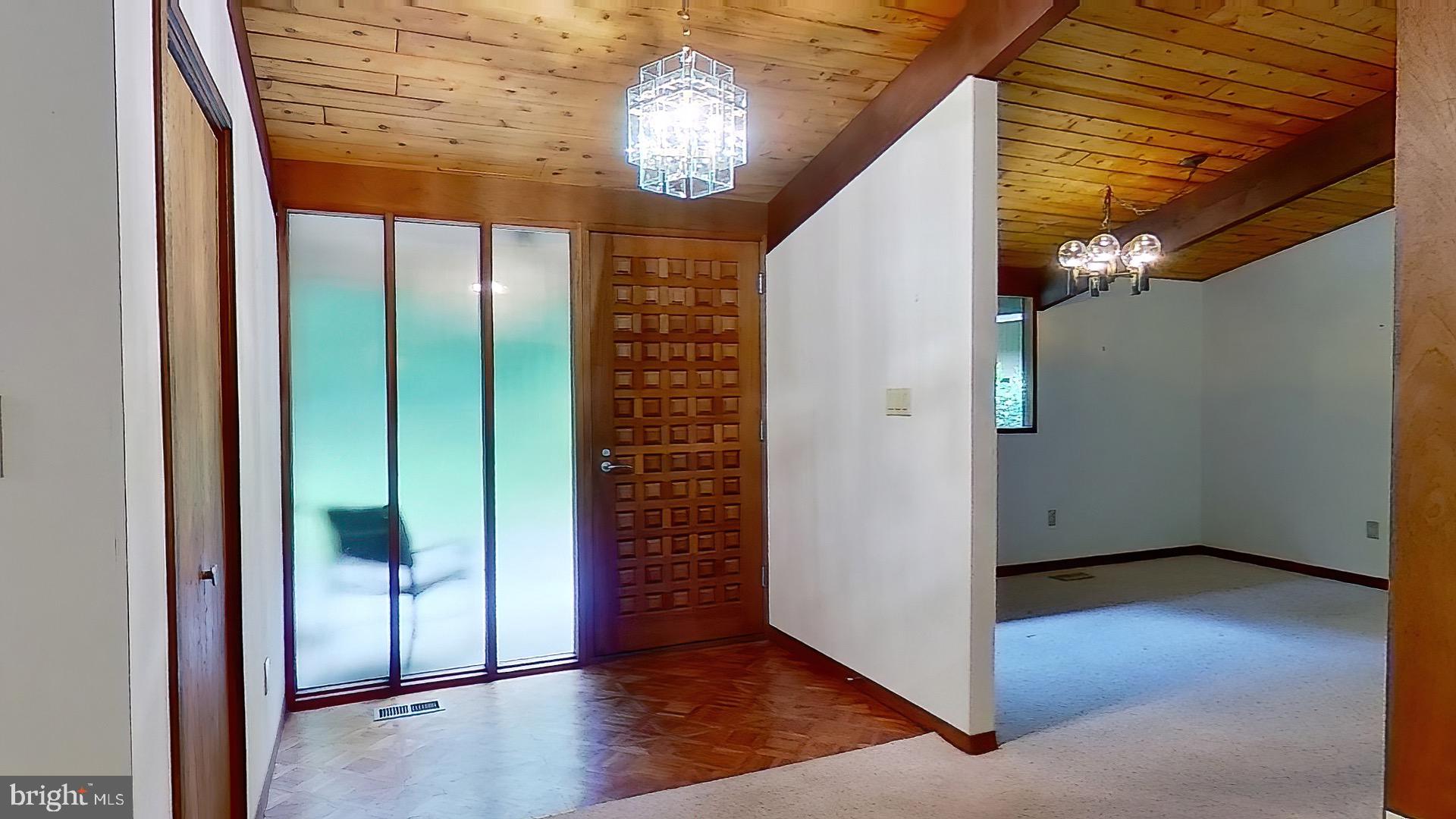 9218 Jeffery Road Great Falls, VA 22066 - Photo 10 of 40 Gallery Image 10
