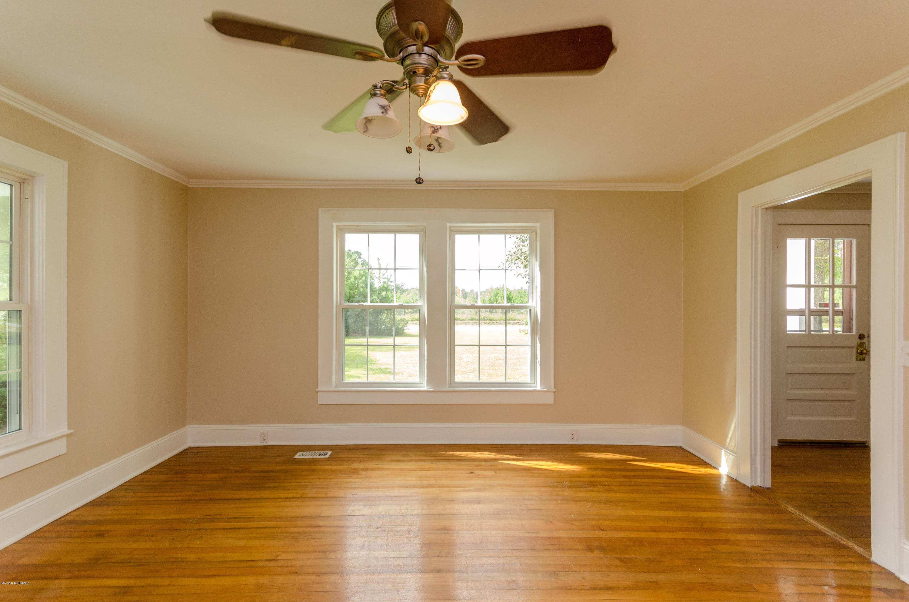 155 Starling Road Hubert, NC 28539 - Photo 17 of 40 Livingroom