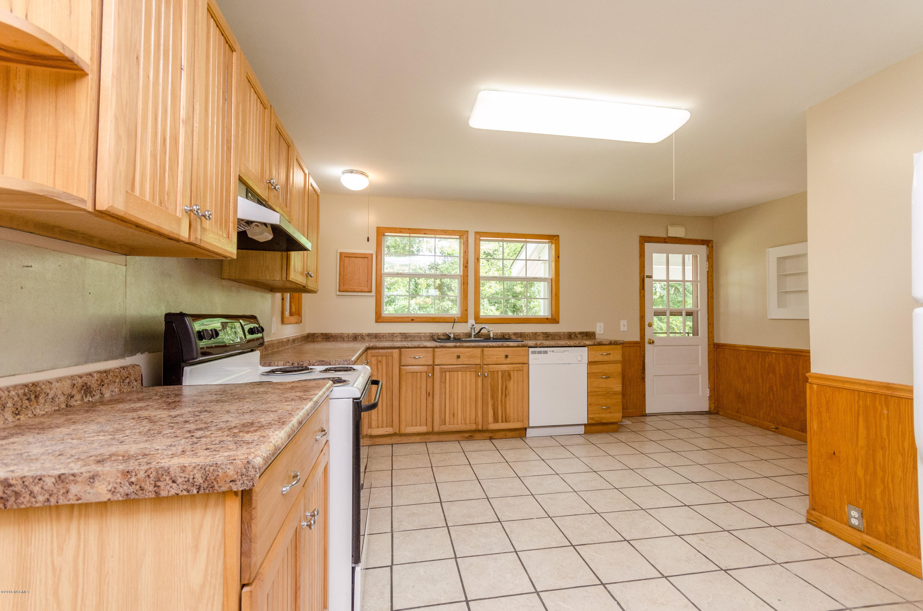 155 Starling Road Hubert, NC 28539 - Photo 22 of 40 Kitchen