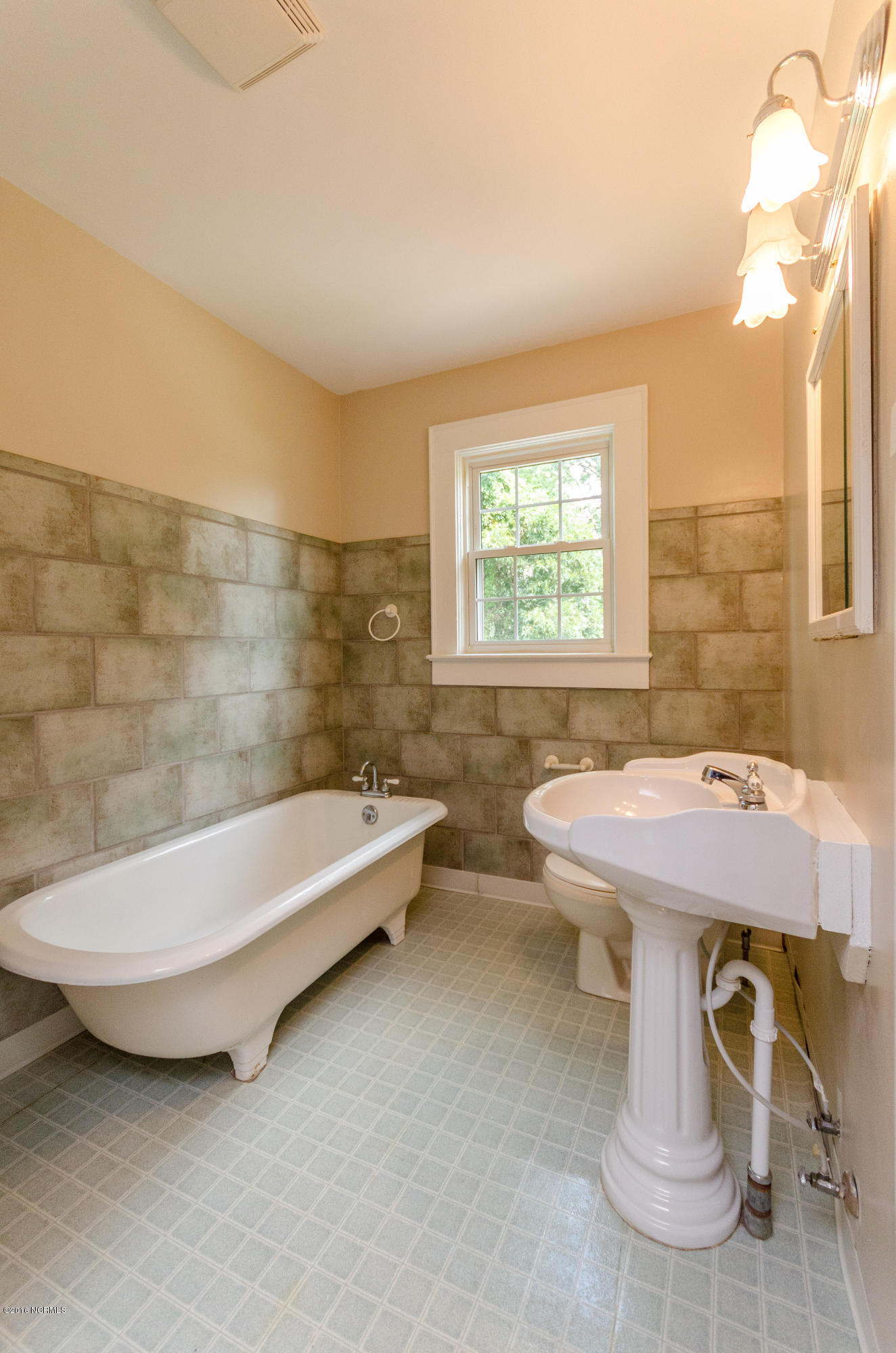 155 Starling Road Hubert, NC 28539 - Photo 38 of 40 2nd Floor Bath
