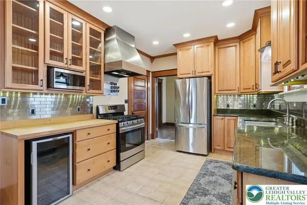 $315,000 | 802 Poplar Street, Clarks Summit, PA 18411