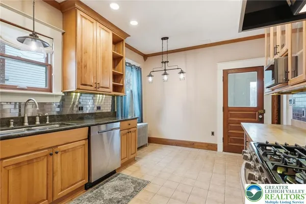 $315,000 | 802 Poplar Street, Clarks Summit, PA 18411