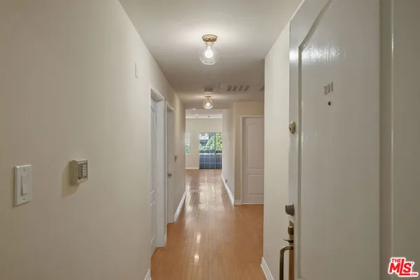 $6,700 | 923 Euclid Street, Unit 201, Santa Monica, CA 90403