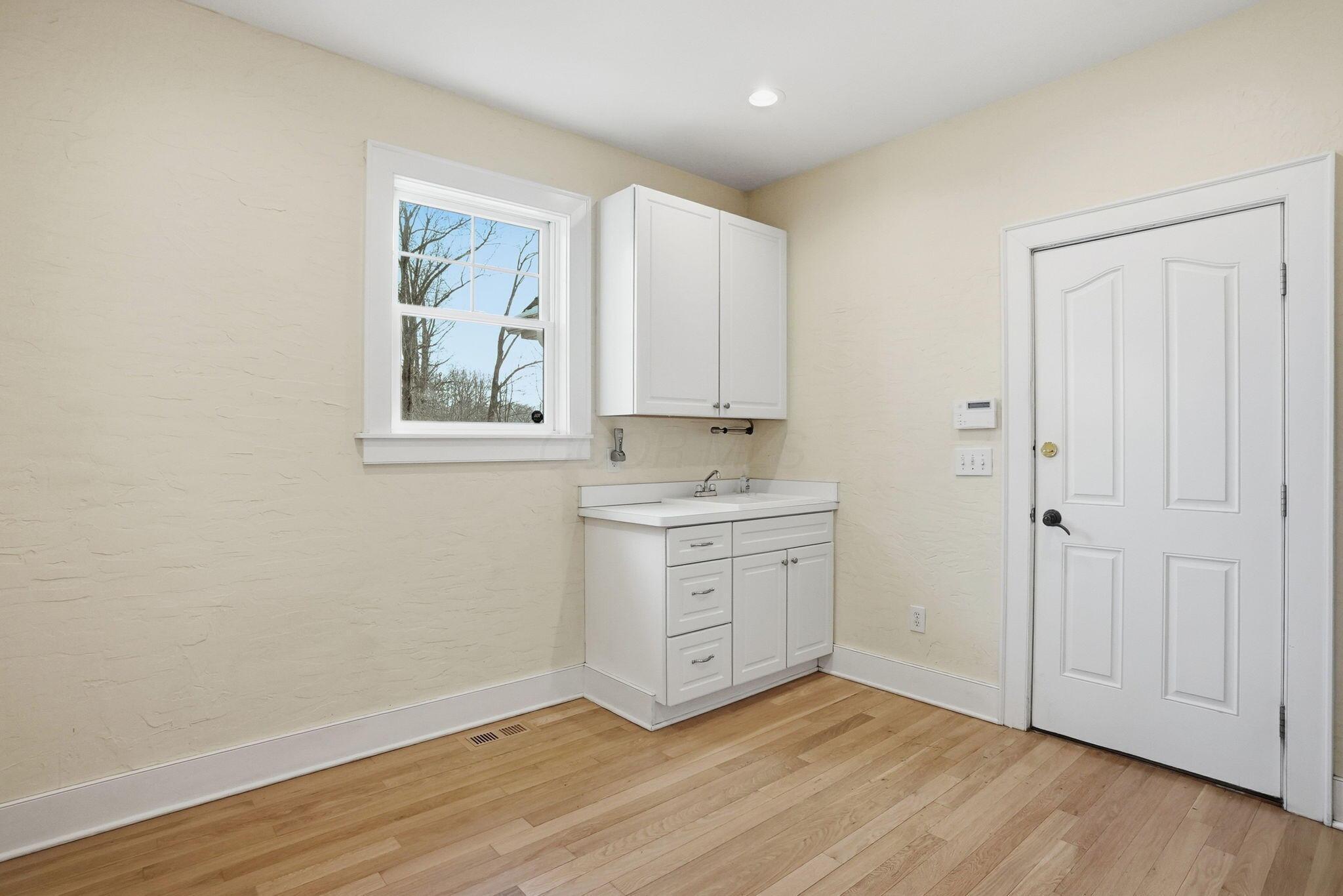 8174 Windy Hollow Road Johnstown, OH 43031 - Photo 18 of 76 The Mudroom | First Floor Laundry