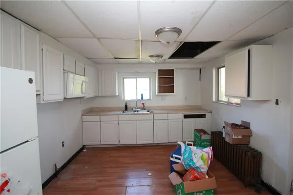 a very nice looking open kitchen