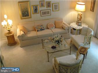 9108 Springview Road Philadelphia, PA 19115 - Photo 2 of 12 Living Room