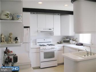 9108 Springview Road Philadelphia, PA 19115 - Photo 5 of 12 Kitchen
