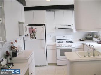 9108 Springview Road Philadelphia, PA 19115 - Photo 6 of 12 Kitchen