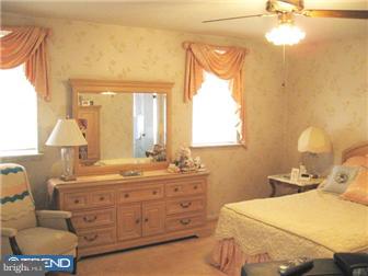 9108 Springview Road Philadelphia, PA 19115 - Photo 9 of 12 Bedroom - Main
