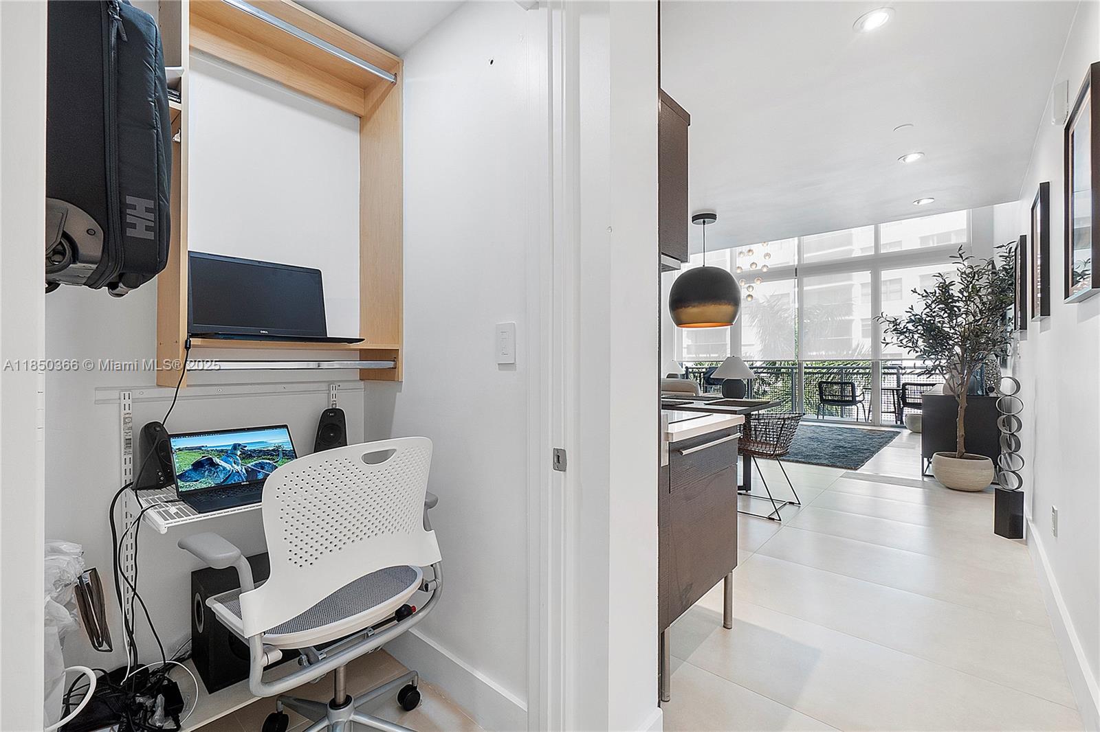 6000 Collins Avenue, Unit 527 Miami Beach, FL 33140 - Photo 11 of 39