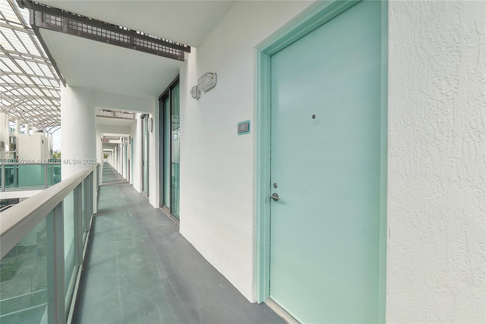 6000 Collins Avenue, Unit 527 Miami Beach, FL 33140 - Photo 2 of 39