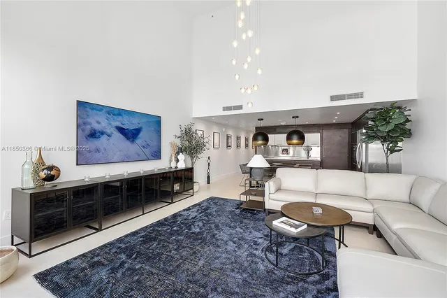 $585,000 | 6000 Collins Avenue, Unit 527, Miami Beach, FL 33140