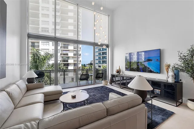 $585,000 | 6000 Collins Avenue, Unit 527, Miami Beach, FL 33140