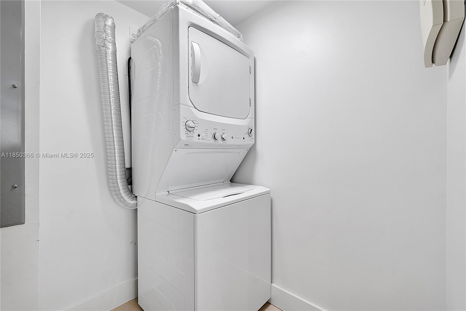 6000 Collins Avenue, Unit 527 Miami Beach, FL 33140 - Photo 25 of 39