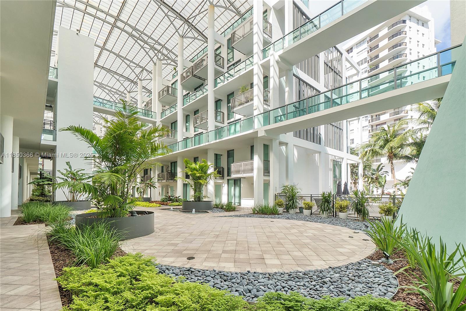 6000 Collins Avenue, Unit 527 Miami Beach, FL 33140 - Photo 32 of 39