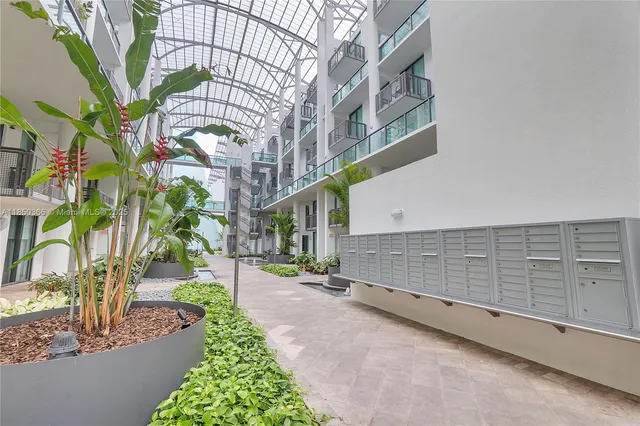 $585,000 | 6000 Collins Avenue, Unit 527, Miami Beach, FL 33140