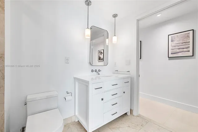 $585,000 | 6000 Collins Avenue, Unit 527, Miami Beach, FL 33140