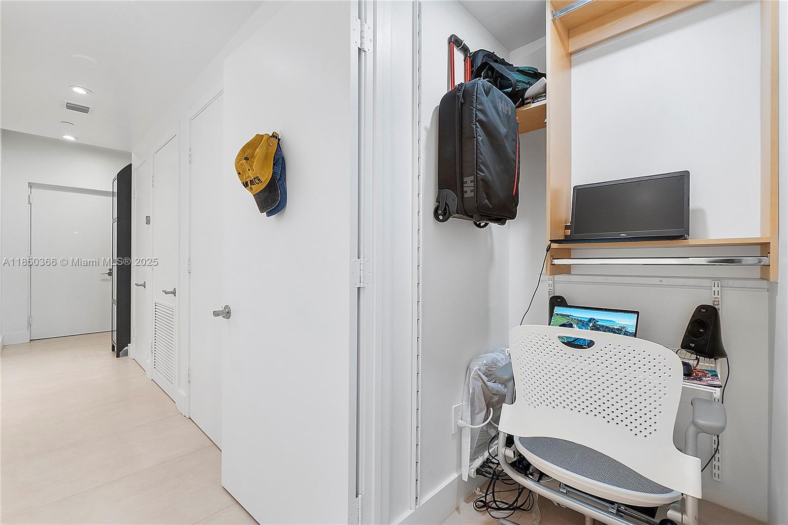 6000 Collins Avenue, Unit 527 Miami Beach, FL 33140 - Photo 10 of 39