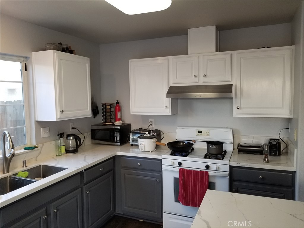 3758 Larkspur Avenue Merced, CA 95348 - Photo 3 of 39