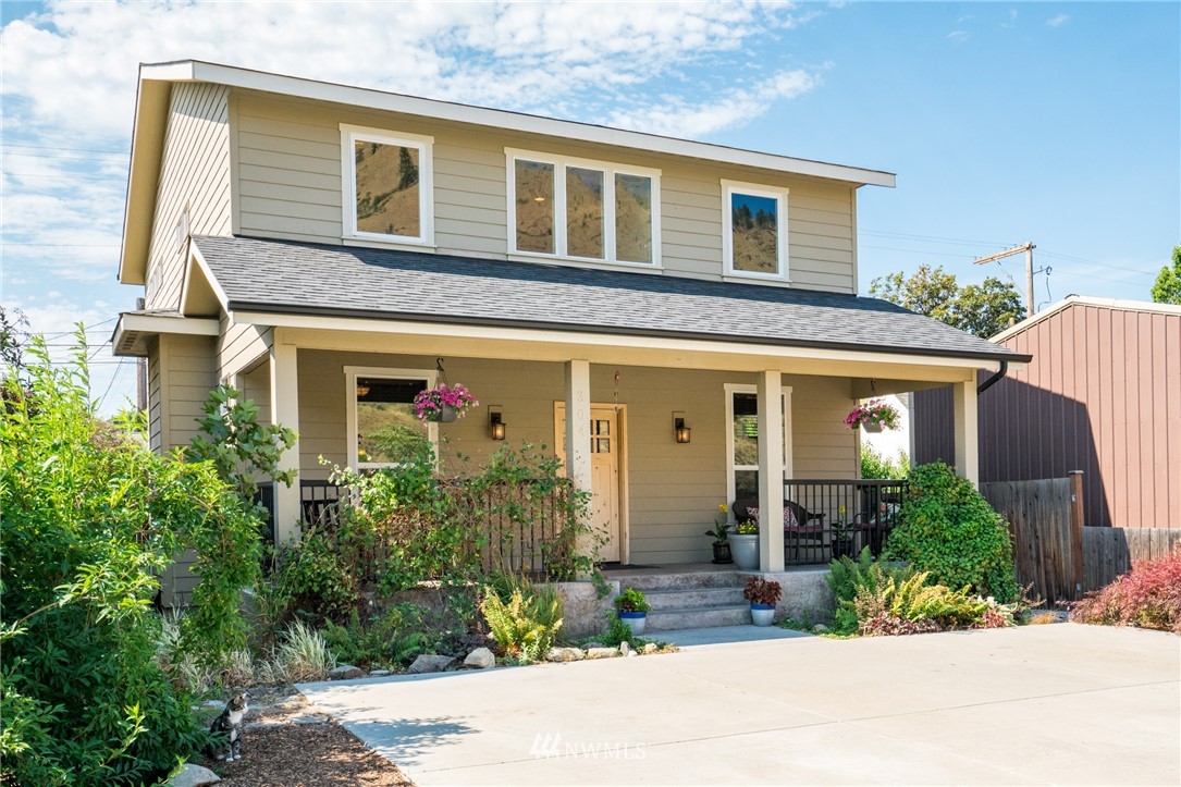 304 Riverside Drive Cashmere, WA 98815 - Photo 1 of 32 Gallery Image 1