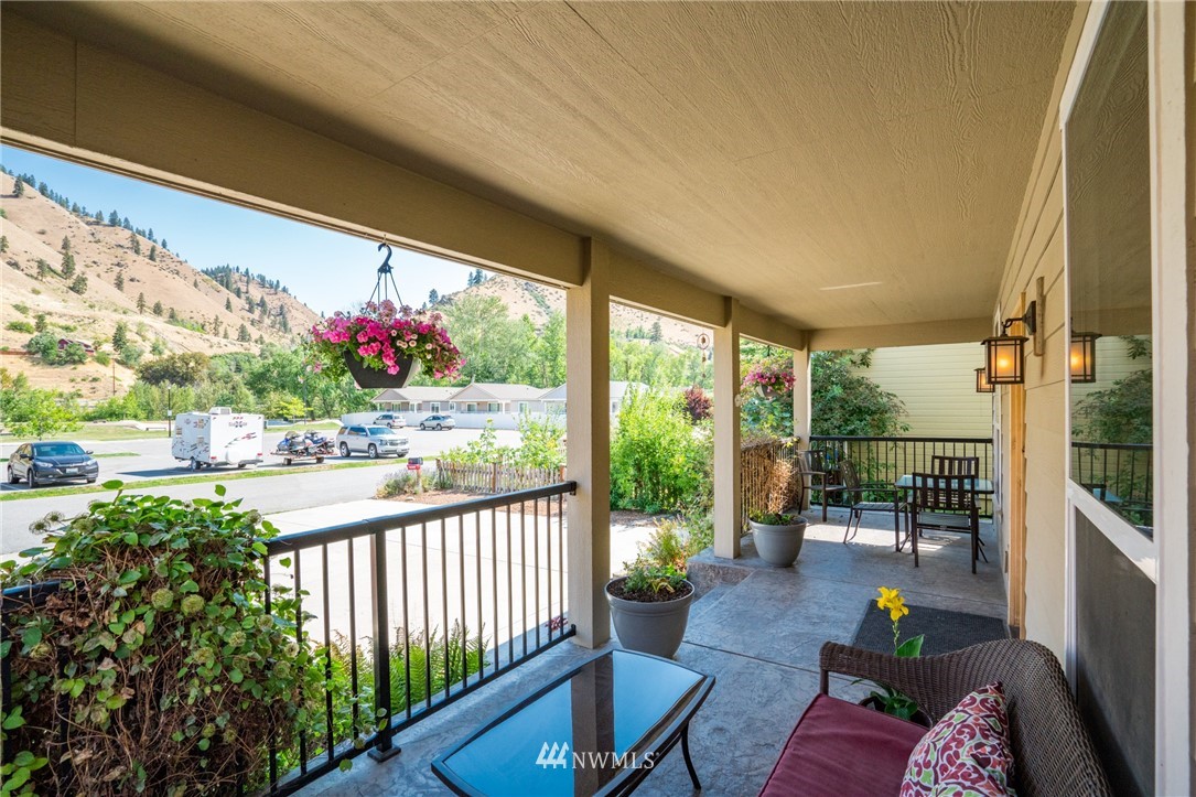 304 Riverside Drive Cashmere, WA 98815 - Photo 2 of 32 Gallery Image 2