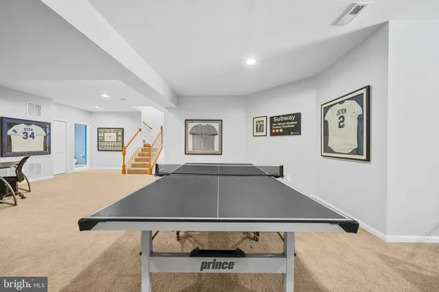 a view of livingroom with furniture