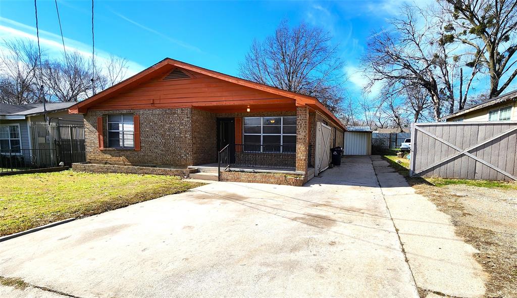 415 North Ruddell Street Denton, TX 76209 - Photo 1 of 1 View of front of house featuring a front yard