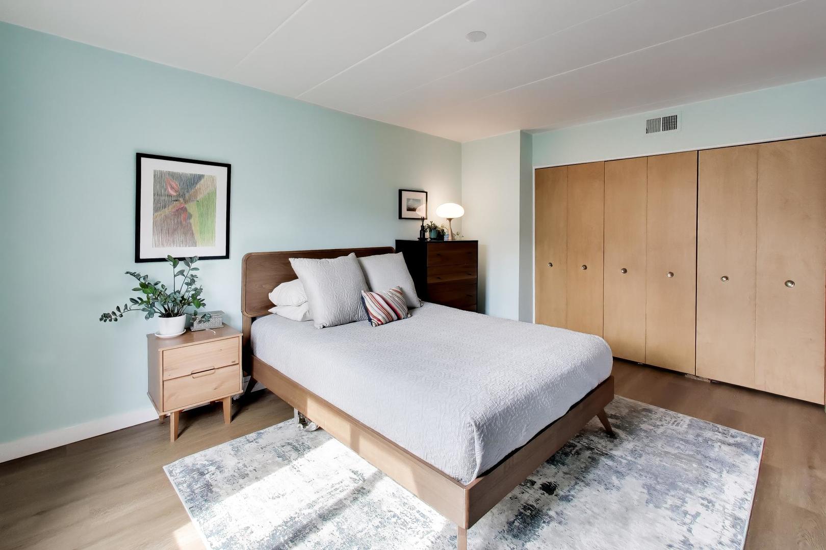900 South River Road, Unit 4B Des Plaines, IL 60016 - Photo 13 of 24