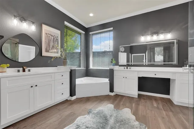 a en suite bathroom with double vanity and a mirror