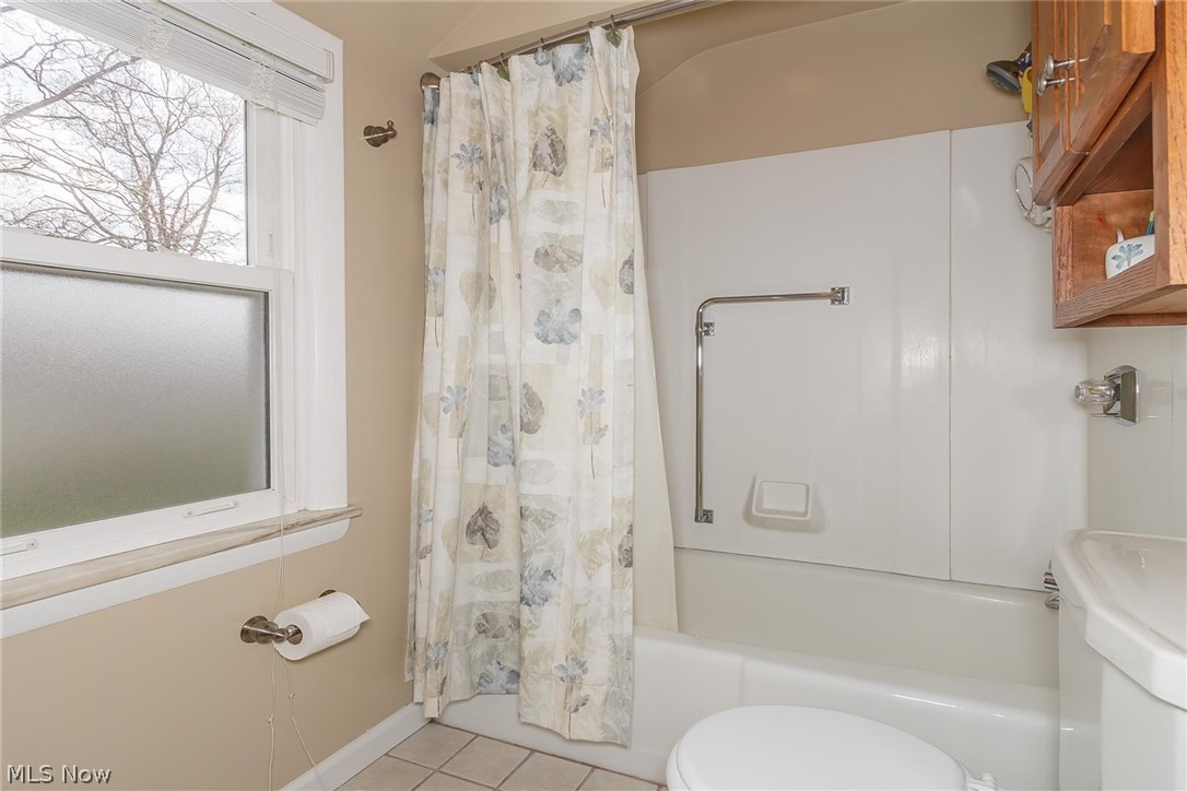 1143 Brainard Road Lyndhurst, OH 44124 - Photo 11 of 35 Second floor full bathroom has been updated.