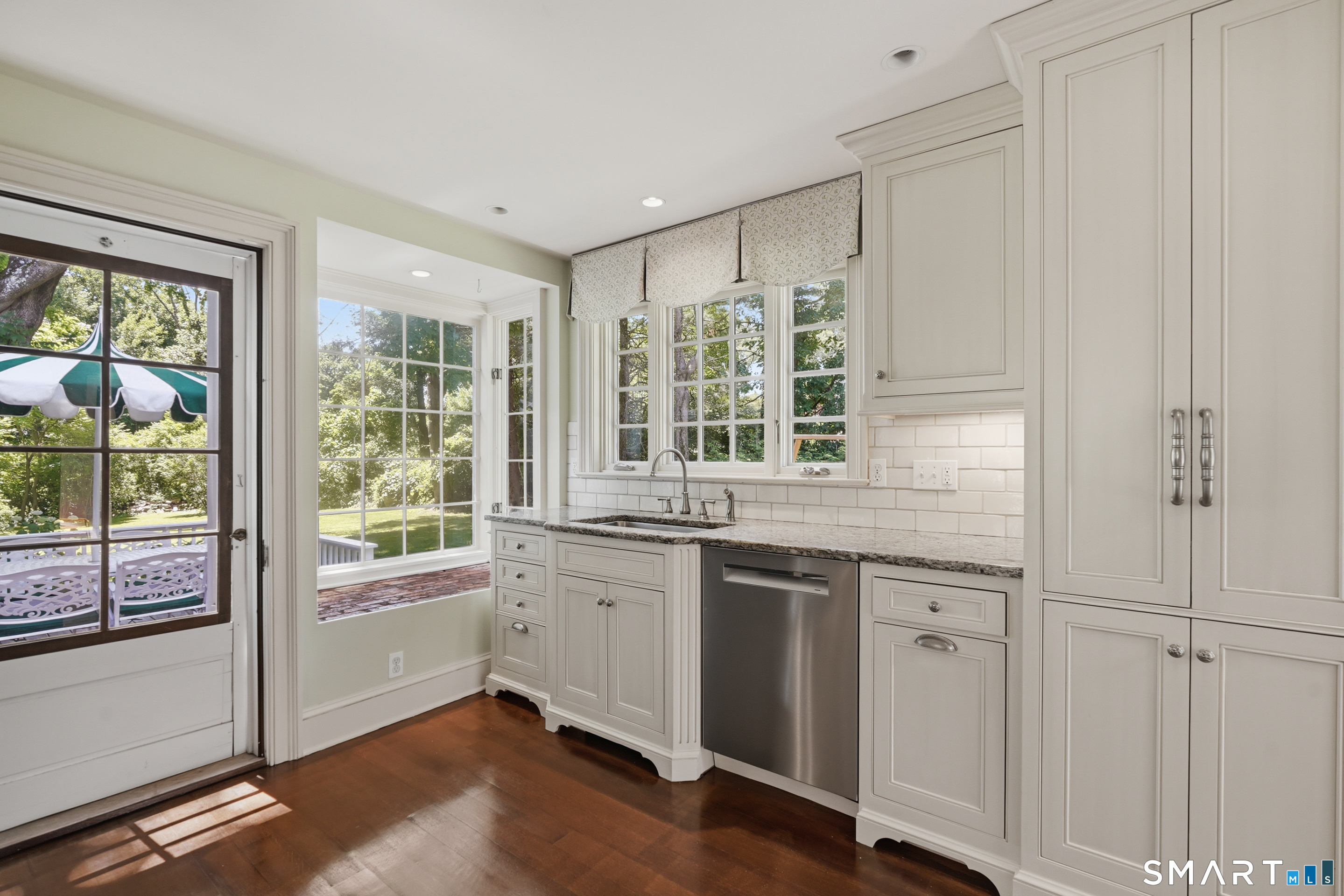 137 Sturges Ridge Road Wilton, CT 06897 - Photo 13 of 35