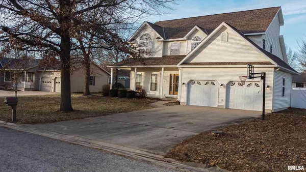 $345,000 | 5 Pheasant Lane, Pittsfield, IL 62363