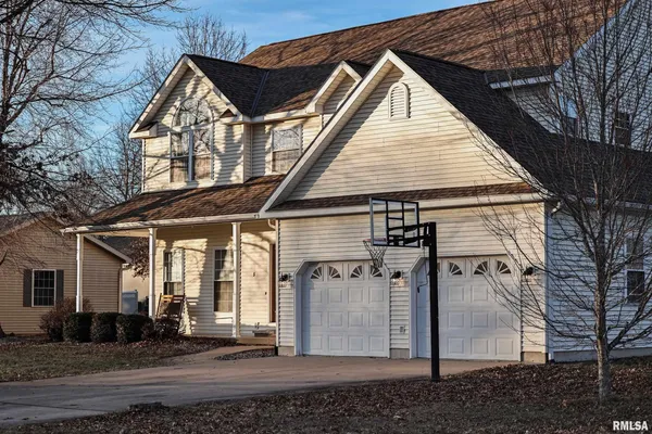 $345,000 | 5 Pheasant Lane, Pittsfield, IL 62363