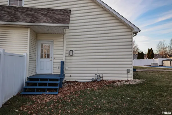 $345,000 | 5 Pheasant Lane, Pittsfield, IL 62363