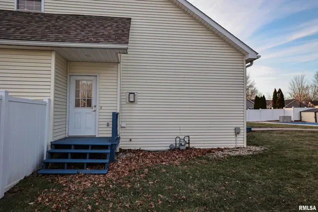 $395,000 | 5 Pheasant Lane, Pittsfield, IL 62363