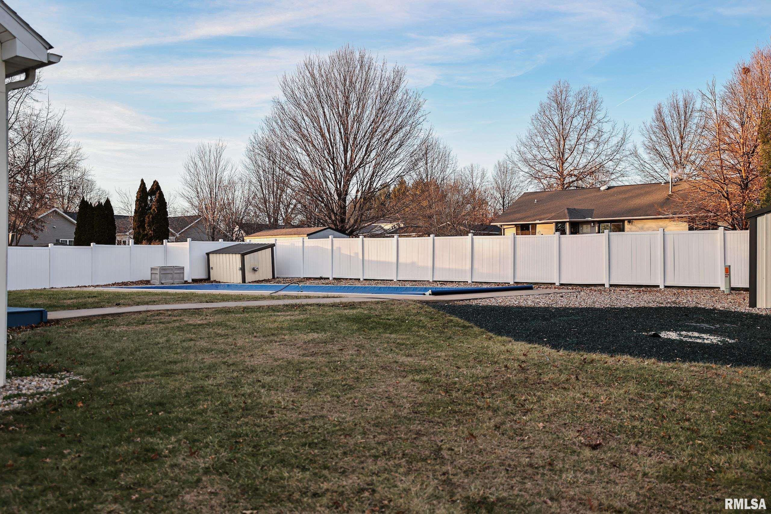 5 Pheasant Lane Pittsfield, IL 62363 - Photo 20 of 74