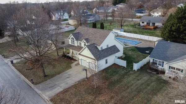 $345,000 | 5 Pheasant Lane, Pittsfield, IL 62363