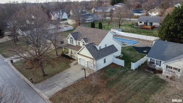 $395,000 | 5 Pheasant Lane, Pittsfield, IL 62363