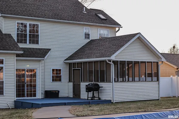 $345,000 | 5 Pheasant Lane, Pittsfield, IL 62363