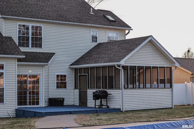 $395,000 | 5 Pheasant Lane, Pittsfield, IL 62363