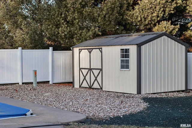 $395,000 | 5 Pheasant Lane, Pittsfield, IL 62363