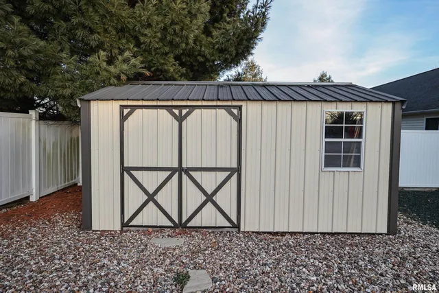 $395,000 | 5 Pheasant Lane, Pittsfield, IL 62363