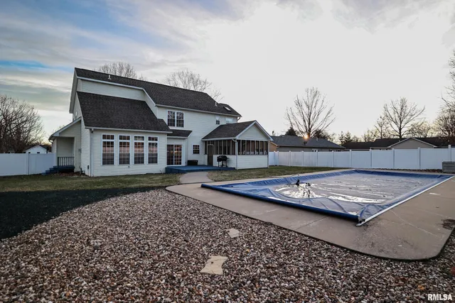 $395,000 | 5 Pheasant Lane, Pittsfield, IL 62363