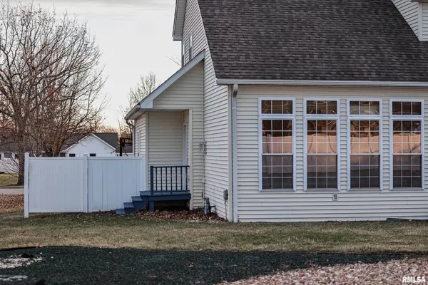 $345,000 | 5 Pheasant Lane, Pittsfield, IL 62363