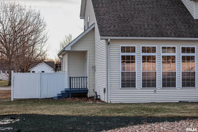 $395,000 | 5 Pheasant Lane, Pittsfield, IL 62363