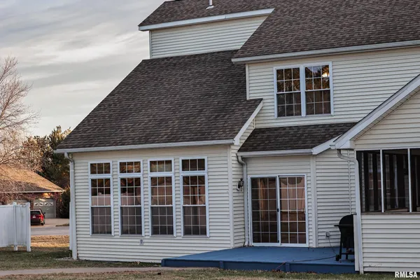 $345,000 | 5 Pheasant Lane, Pittsfield, IL 62363