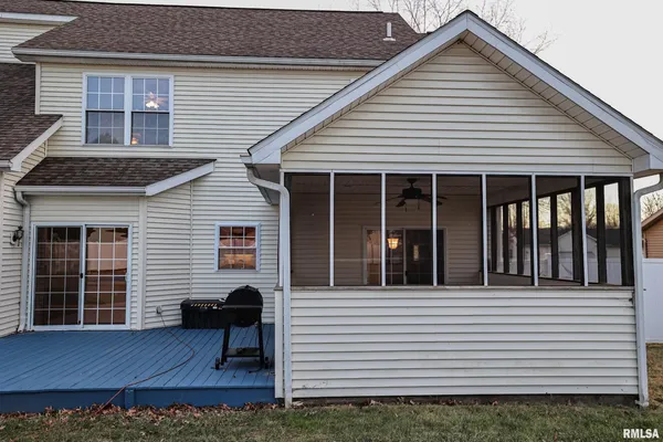$345,000 | 5 Pheasant Lane, Pittsfield, IL 62363