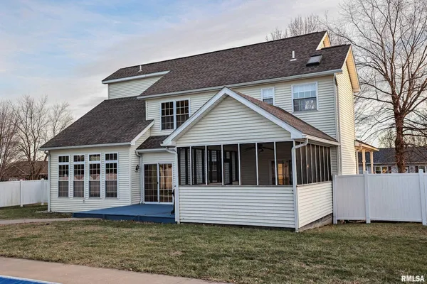 $345,000 | 5 Pheasant Lane, Pittsfield, IL 62363