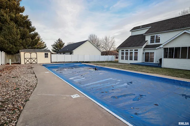 $395,000 | 5 Pheasant Lane, Pittsfield, IL 62363